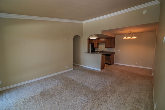 Building Photo - Awesome condo in gated community