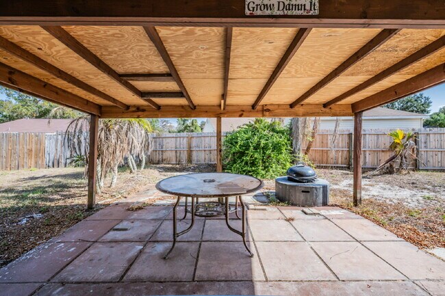 Building Photo - 16001 Saddlestring Dr