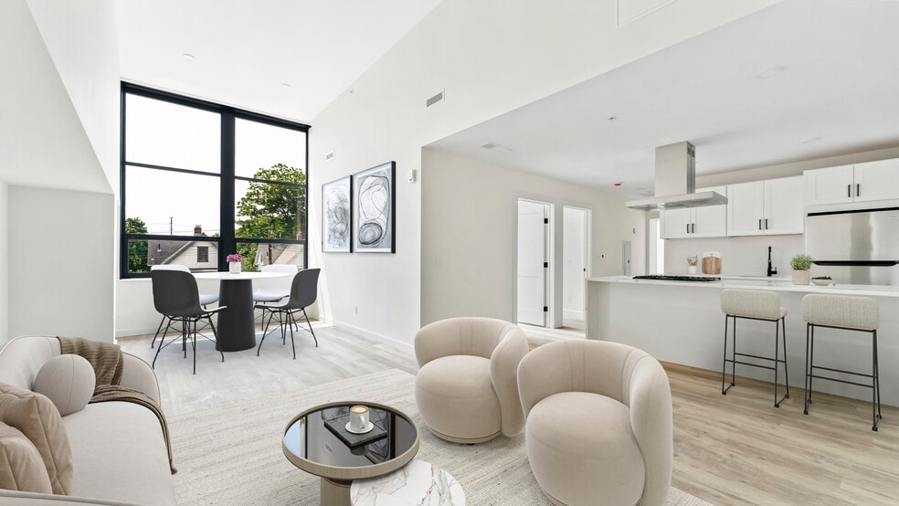 Primary Photo - The Thompson Luxury Residences