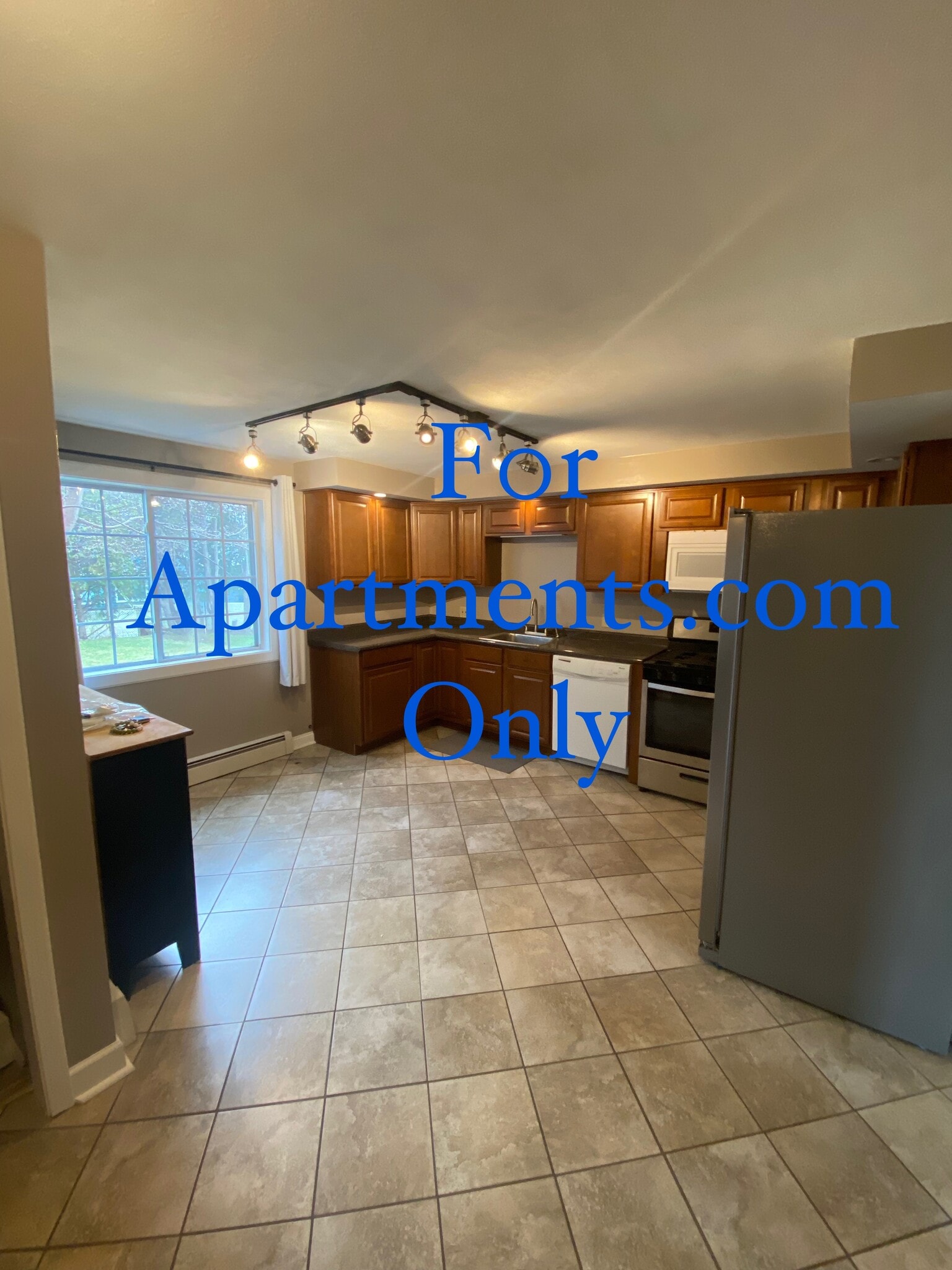 Building Photo - 105 Hunt Ave