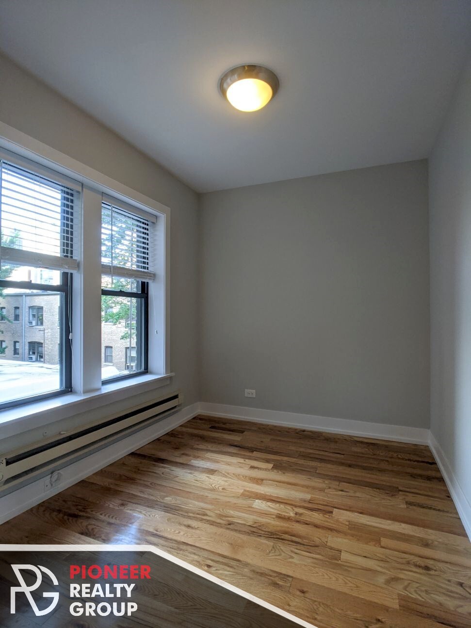 Building Photo - 560 W Arlington Pl