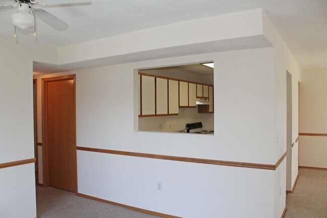 Building Photo - 3422 Midvale Dr
