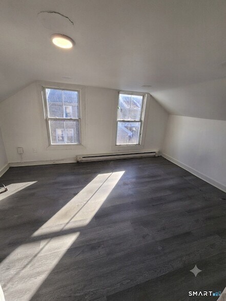 Building Photo - 16 3rd St
