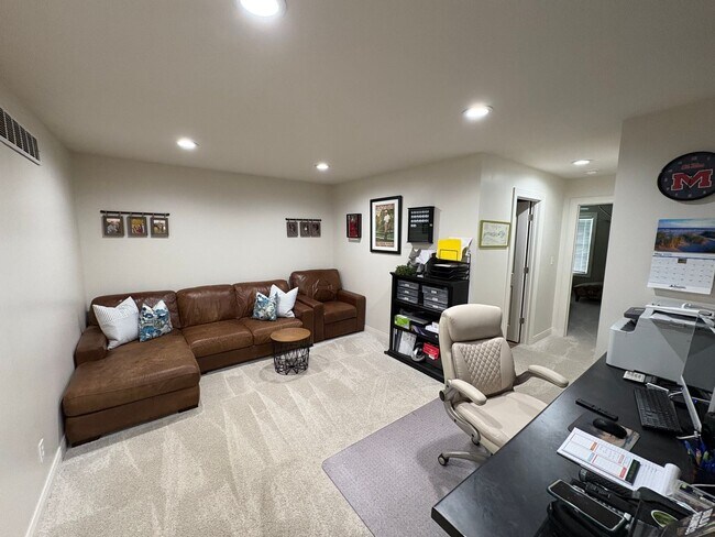 Building Photo - Townhome at Old Hawthorne