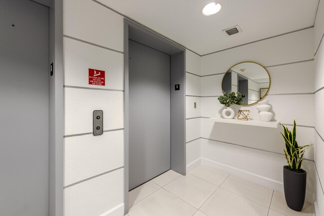 Building Photo - 1723 SW 2nd Ave