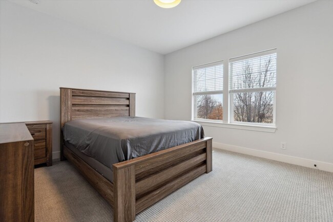 Building Photo - Luxury Home For Rent in Lowry