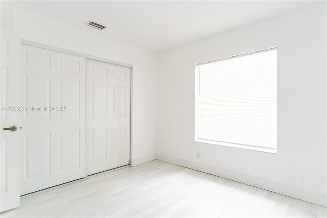 Building Photo - 719 Stanton Dr