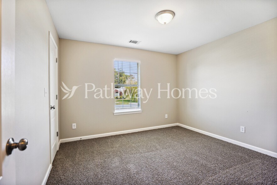 Building Photo - 310 Lakeview Trail