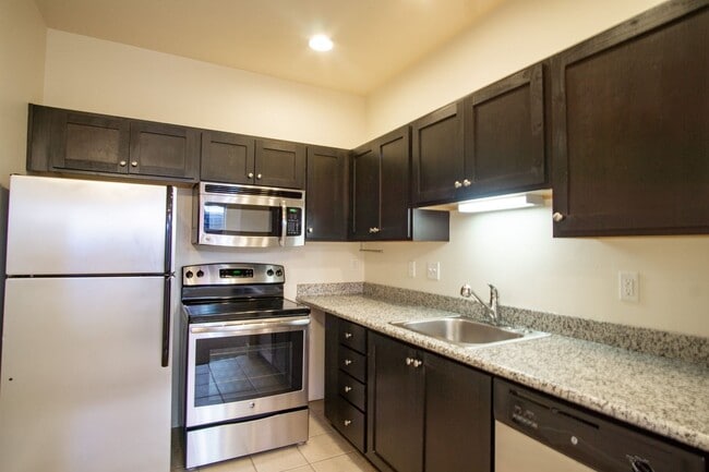 Building Photo - Contemporary Studio in the Heart of the Ea...