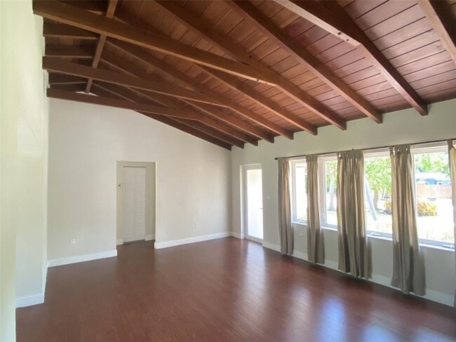 Building Photo - 300 NE 17th Ave