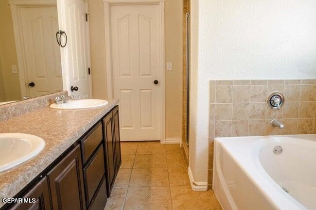 Building Photo - 2912 Pino Seco Pl