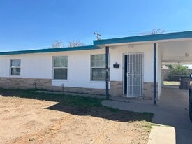 Building Photo - 1510 Dennis Cir