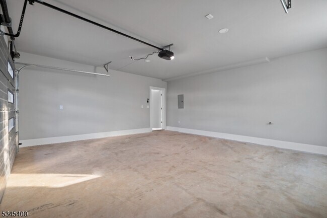 Building Photo - 908 S Park St