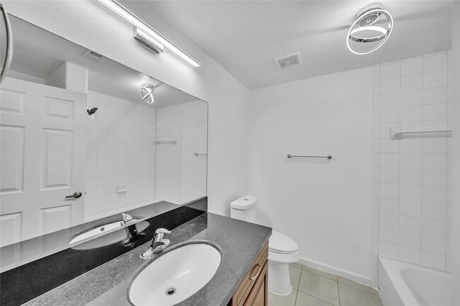 Building Photo - 6633 W Sam Houston Pkwy S