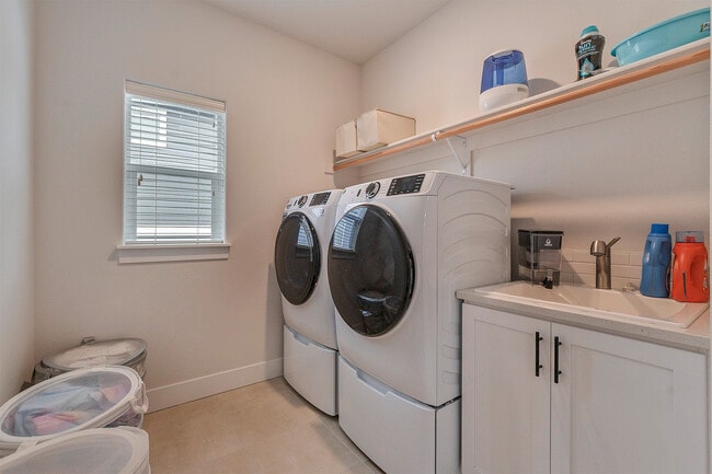 Building Photo - 15080 NW Legend Trail Pl