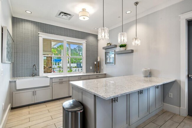 Building Photo - 368 Woods Ln