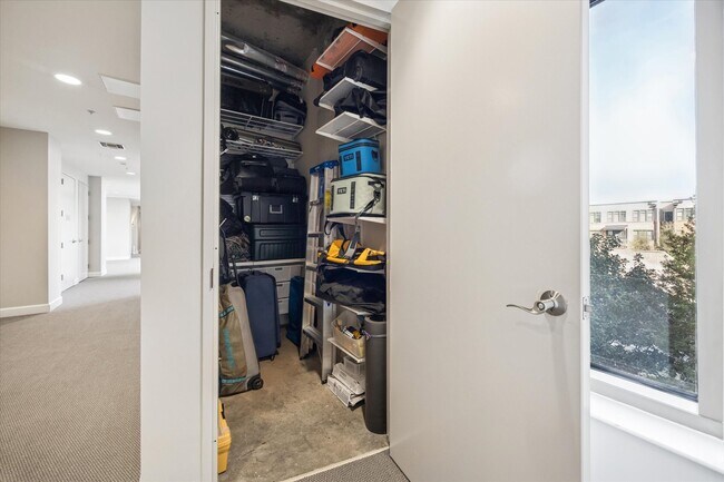 Building Photo - 2211 Briarglen Dr