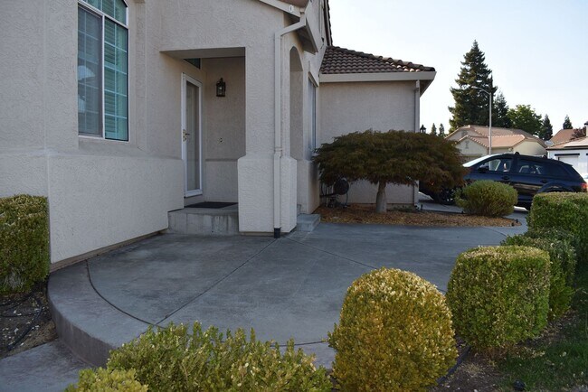 Building Photo - Browns Valley home with Boat and RV parking!