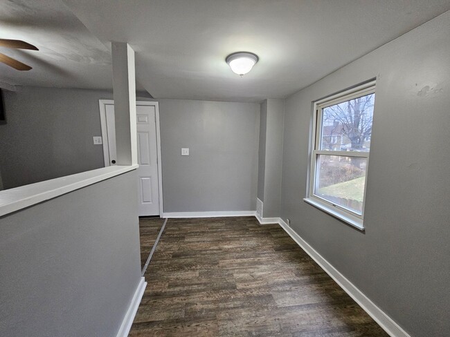 Building Photo - 2 bedroom 1 bath house for rent in West Mi...