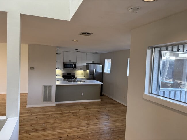 Building Photo - 2909 Albany St