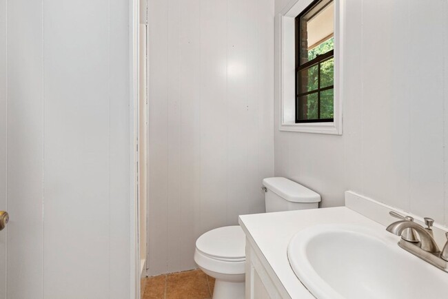 Building Photo - Spacious 3/2 home in Kinder