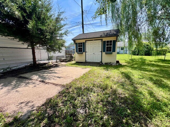 Building Photo - 4604 David Dr