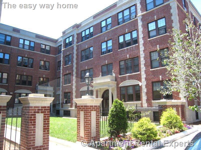 Building Photo - 16 Forest St