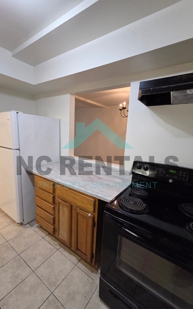 Building Photo - 7000 Longstreet Dr