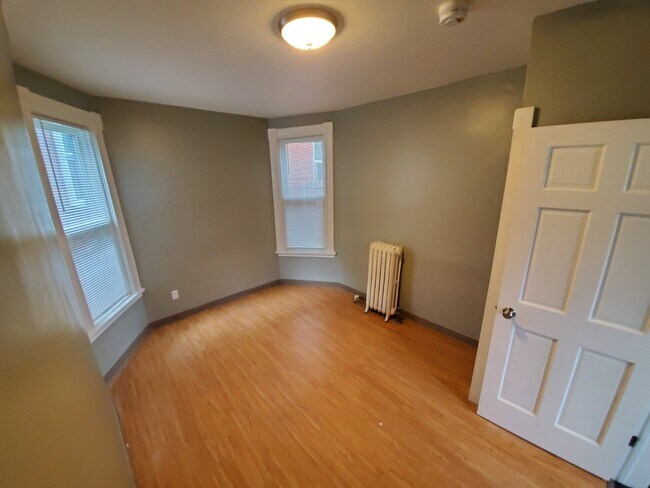 Building Photo - 419 N 1st Ave W