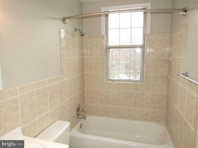 Building Photo - 26 S Old Glebe Rd