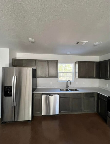 Building Photo - 198 Rustic Ln