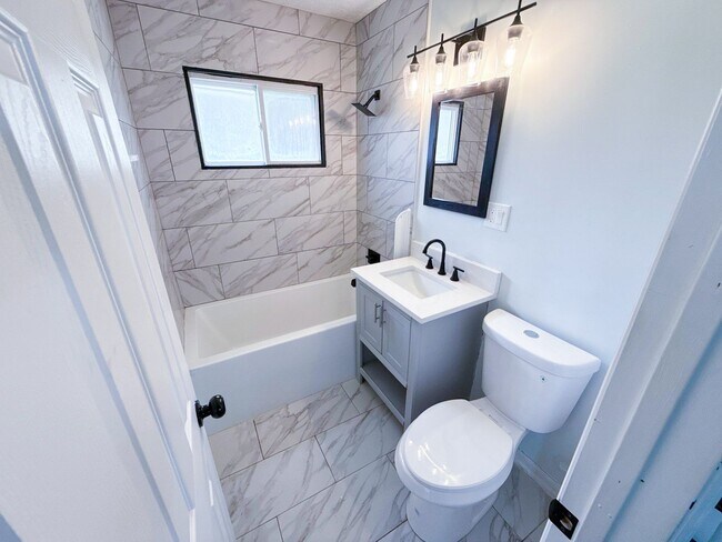 Building Photo - Stunning Full Remodel! 3BR/2BA Home with F...