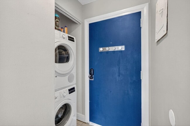 Building Photo - 1531 SE 15th St