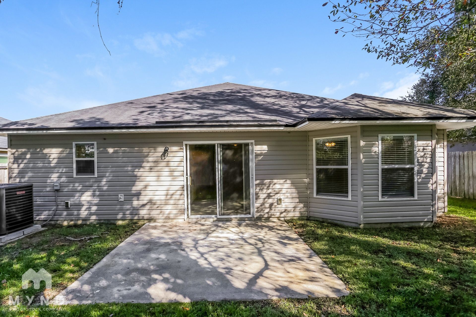 Building Photo - 15768 Canoe Creek Dr