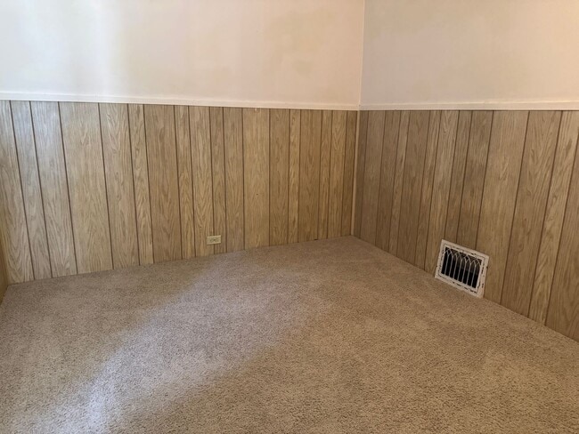 Building Photo - 721 W Olin Ave