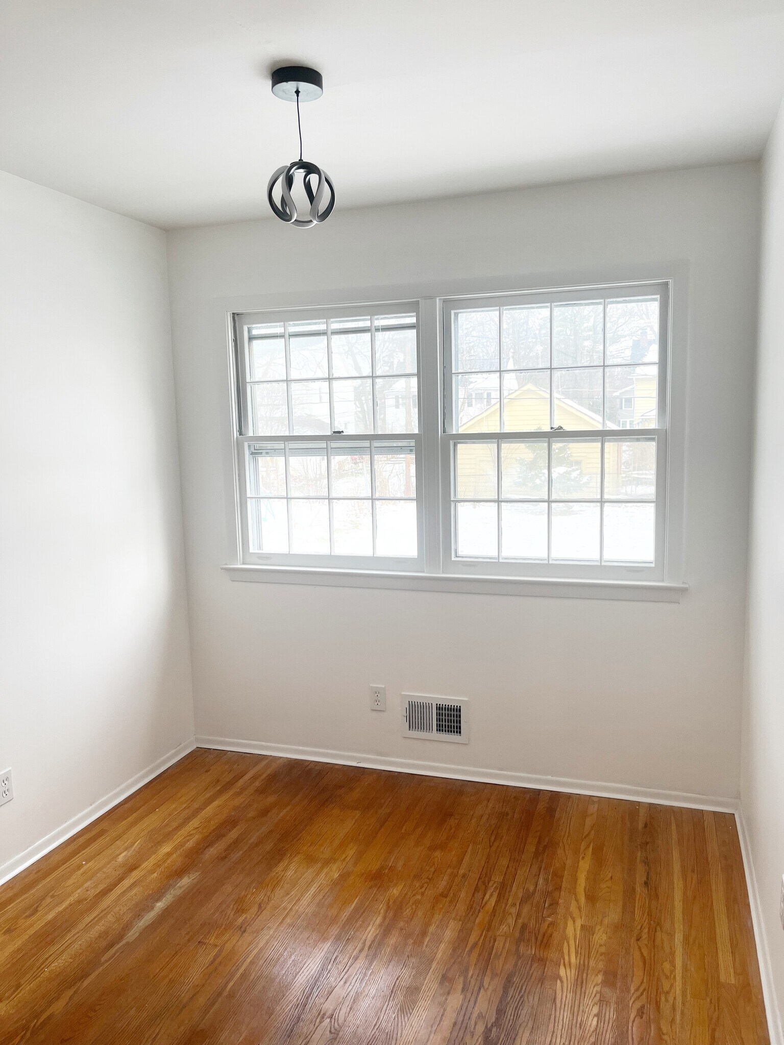 Building Photo - 104 Seminole Way