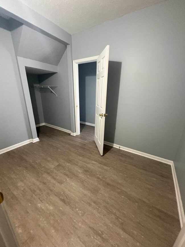 Building Photo - 3 Bd 1.5 Bath Single Family Home