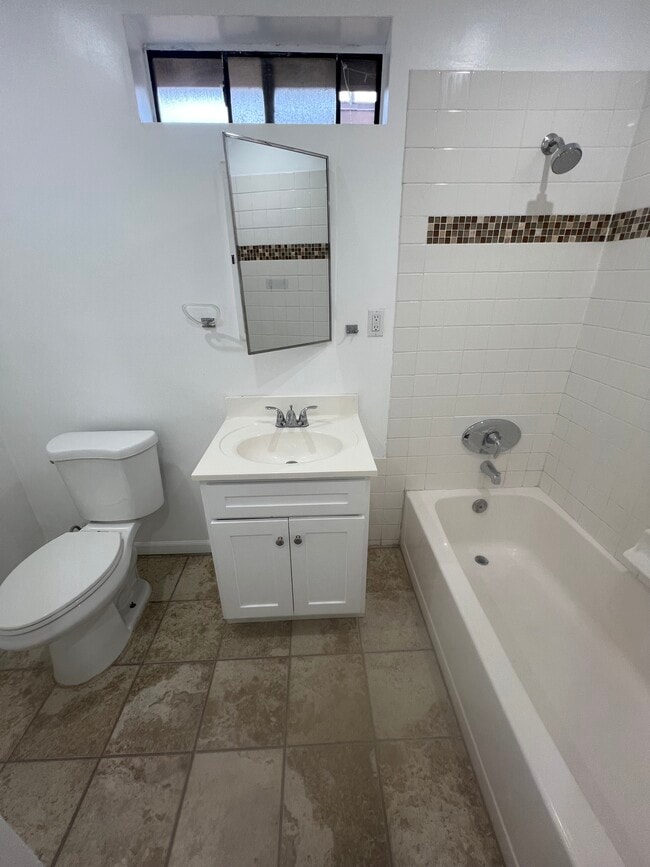 Building Photo - Single Family Home - 14823 Lemoli Ave