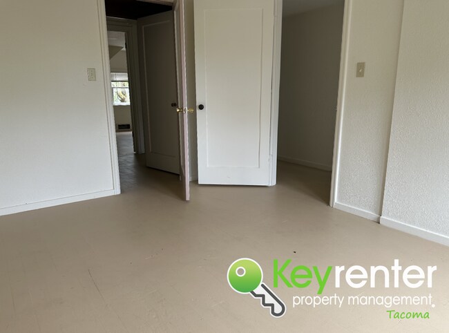 Building Photo - Adorable 4 Bedroom 1.5 Bath Tacoma Home + ...