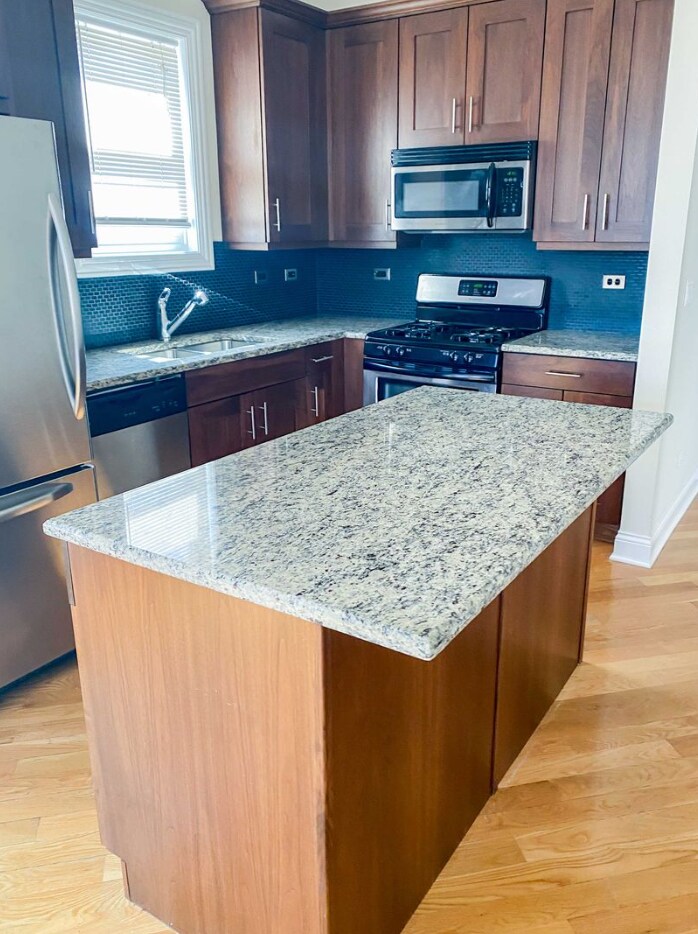 Building Photo - 2334 N Greenview Ave