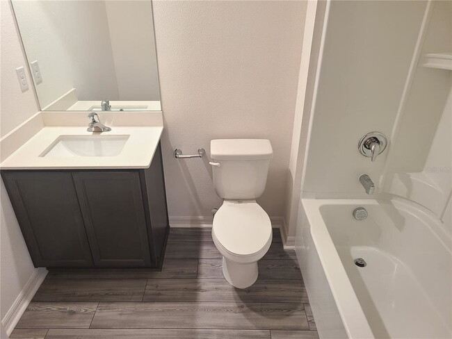 Building Photo - Beautiful 2-Bedroom Townhouse in Tampa | Brand New Paint & Vinyl Floors!