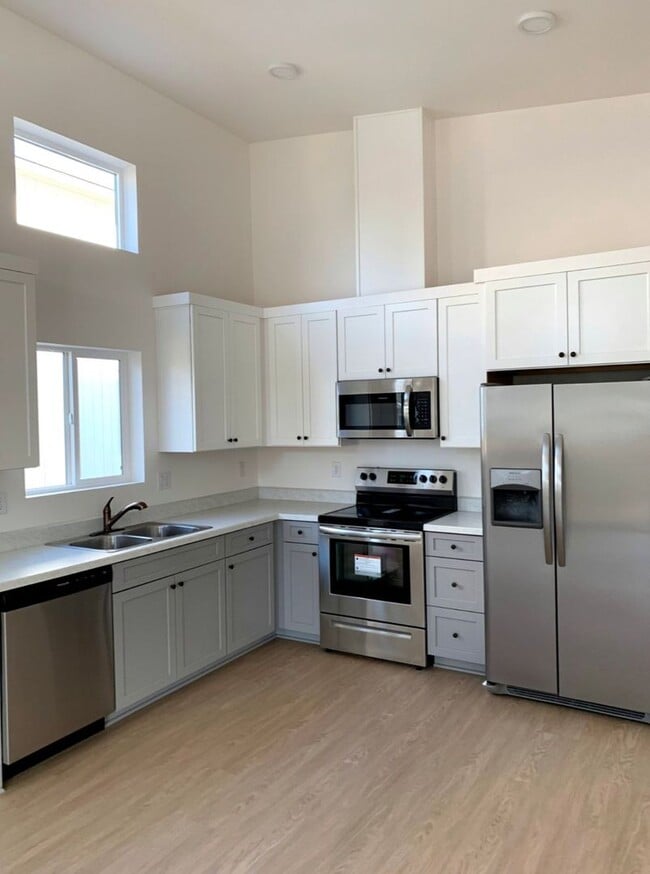 Building Photo - Newer cute bungalow in La Pine OR