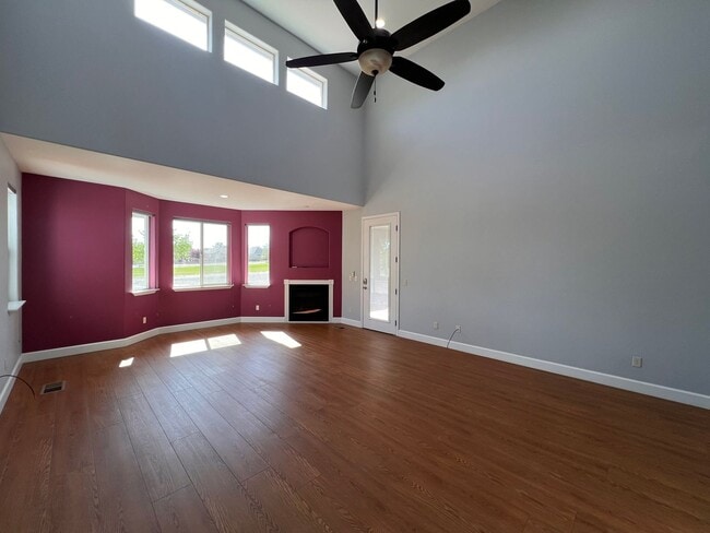 Building Photo - FANTASTIC 2 STORY HOME, 3 bedroom, 2.5 bat...