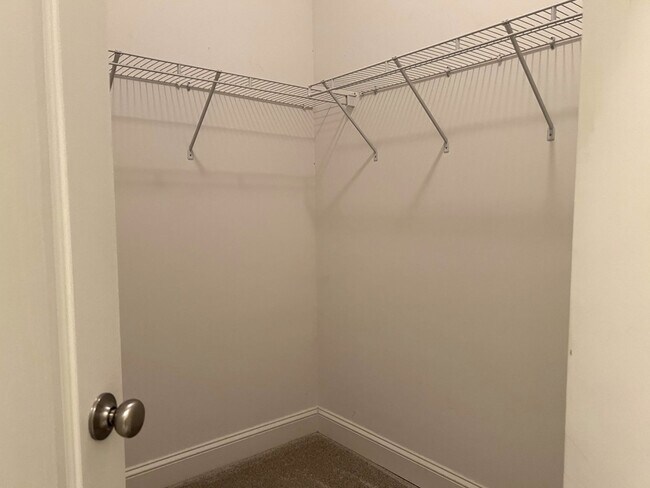 Building Photo - The Highlands!!