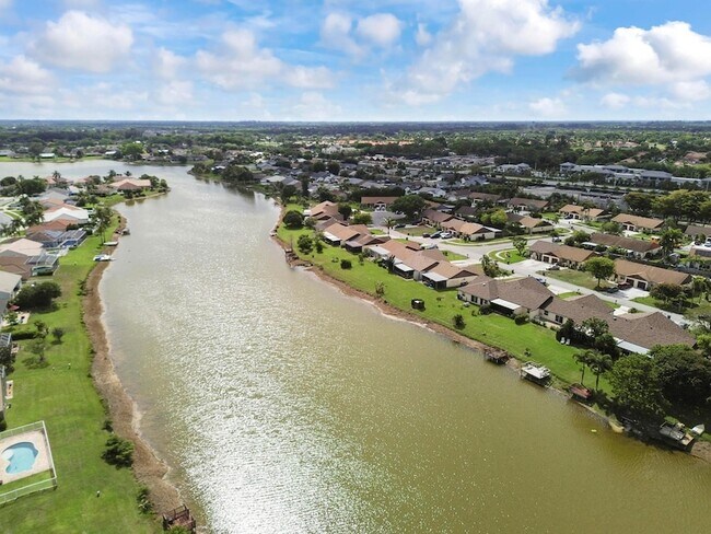 Building Photo - 8495 Lakepoint Ct