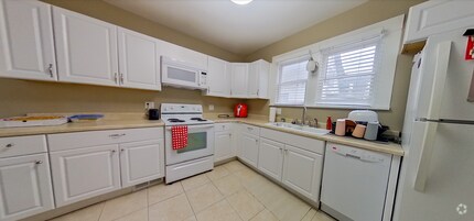 Building Photo - 531 Moro St