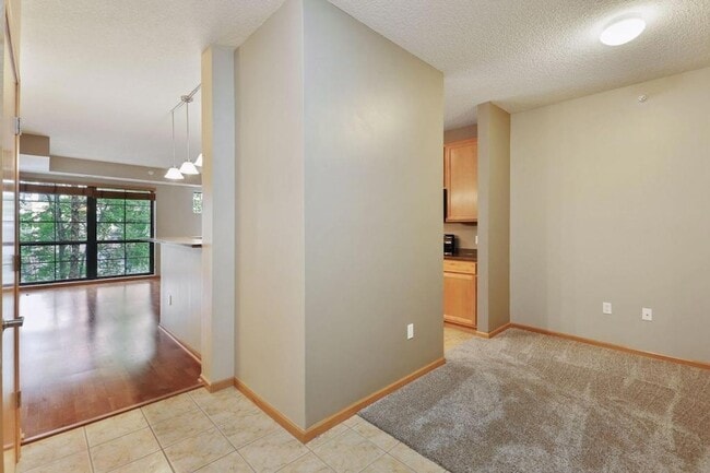 Building Photo - 2565 Franklin Ave