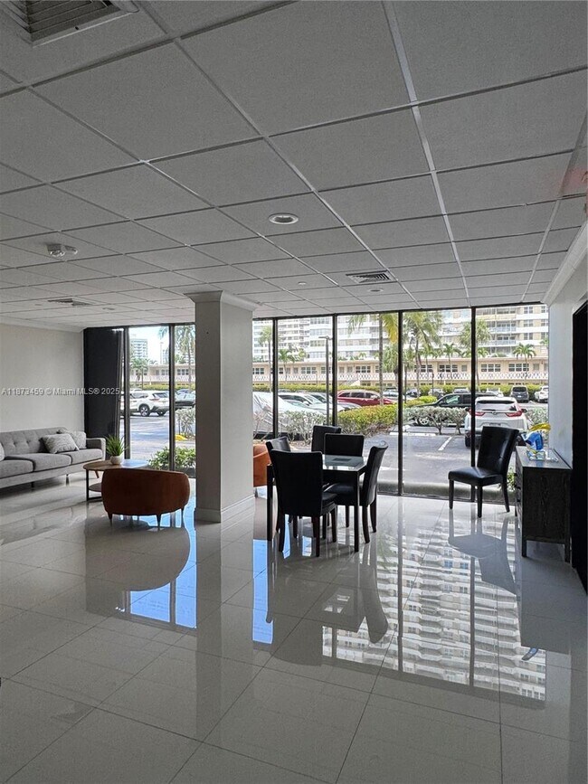 Building Photo - 2049 S Ocean Dr
