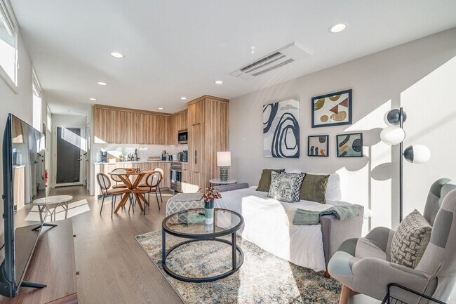 Building Photo - 4205 Evanston Ave N