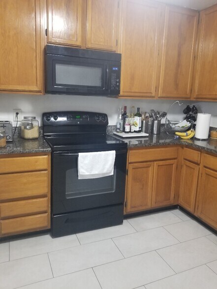 Building Photo - 8207 Olympia Ct